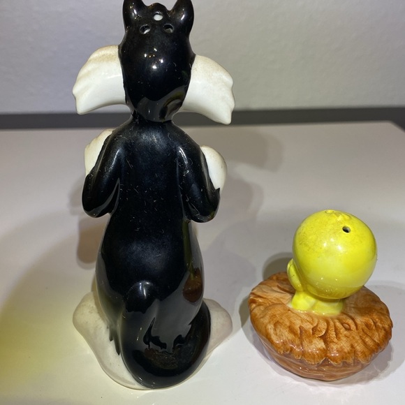 Vintage Tweety Bird  and Sylvester Salt and Pepper Set.. - Picture 6 of 8